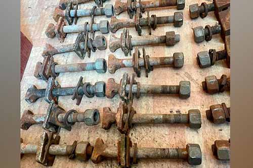 На Полтавщині двоє чоловіків крали запчастини від залізничних колій 