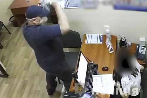 15 років позбавлення волі отримав полтавець за, який забив до смерті касирку кіоску “ШвидкоГроші”