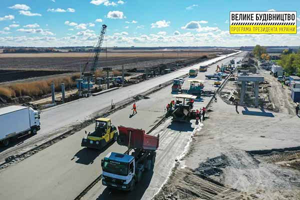 Траса Н-31 Дніпро - Решетилівка – перша бетонна дорога, яку будують в Україні за останнє десятиліття