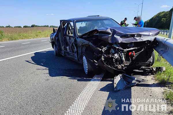 Автомобіль Honda врізався у відбійник: у ДТП на Полтавщині постраждав пасажир