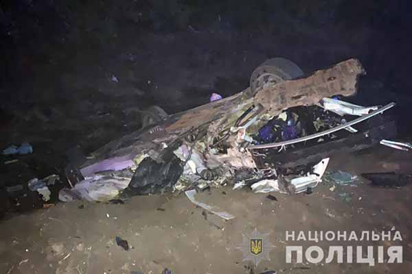 На Полтавщині автомобіль INFINITI протаранив зерновоз: водійка загинула