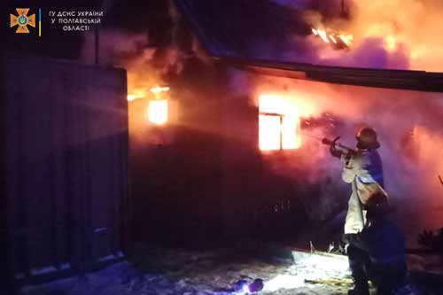 В Лубенському районі горіла приватна тимчасова споруда