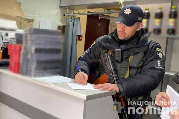 На Полтавщині правоохоронці вилучили у підприємця понад 800 літрів алкогольної продукції