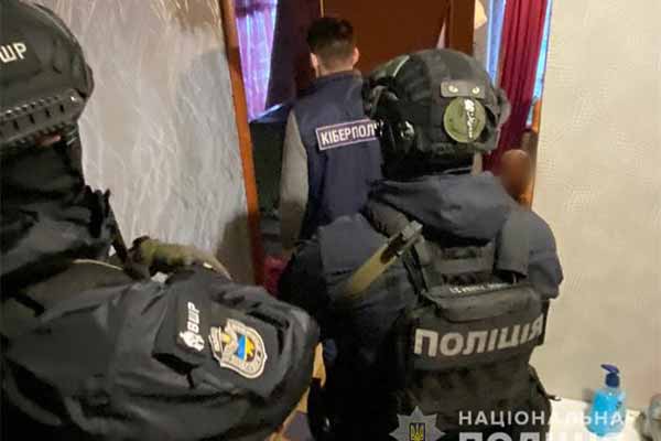 Кіберполіція Полтавщини викрила мешканку Черкащини у причетності до створення дитячої порнографії