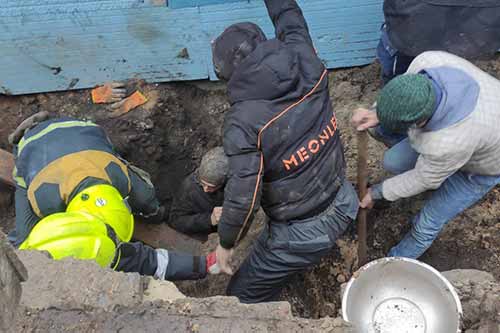 У Миргороді під час проведення земляних робіт на будівництві постраждав 27-річний чоловік