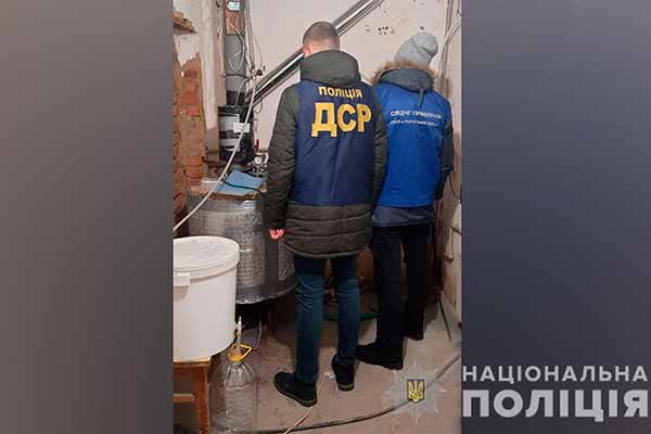 У Лубнах поліція вилучила близько півтисячі літрів фальсифікованої алкогольної продукції