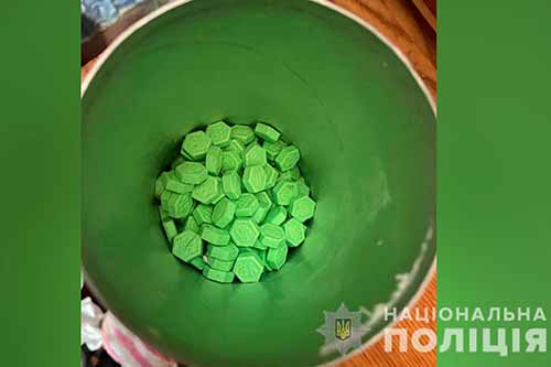 Жителя Полтавщини обвинувачують у зберіганні півтисячі пігулок екстазі