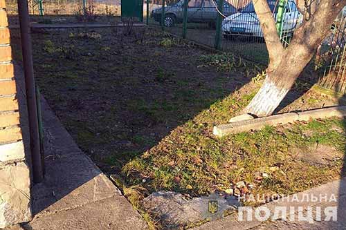 У Кобеляках чоловіку кинули у двір гранату