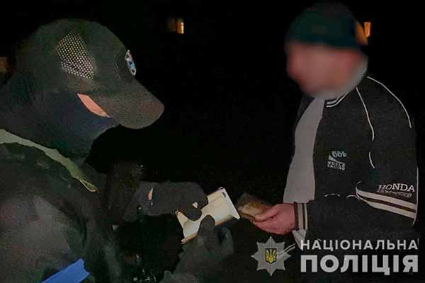 Минулої доби на Полтавщині правоохоронці перевірили 1025 транспортних засобів та більше ніж 1 800 підозрілих осіб 