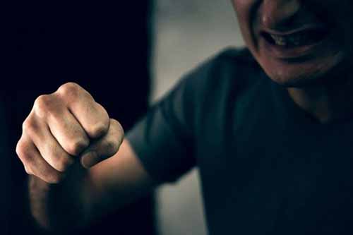 За побиття знайомої жителя Пирятинщини засуджено до 240 годин громадських робіт