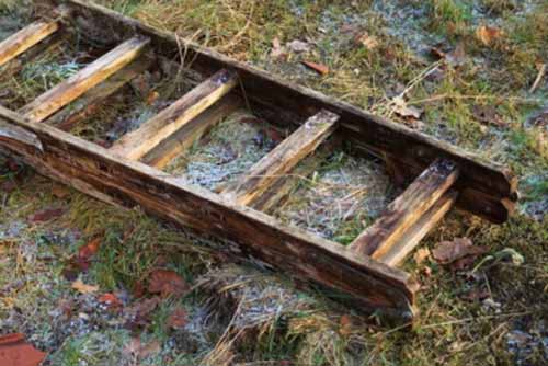 впав з драбини 