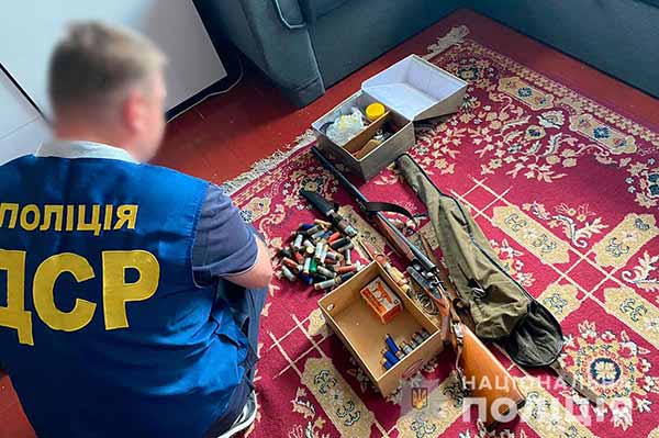 На Полтавщині затримали мешканця Миргорода за вимагання 1000 доларів США у місцевого чоловіка