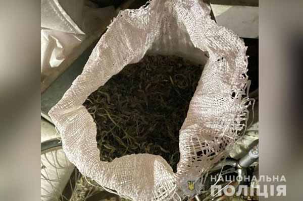На Полтавщині поліція вилучила наркотичні речовини у жителя Лубенської громади