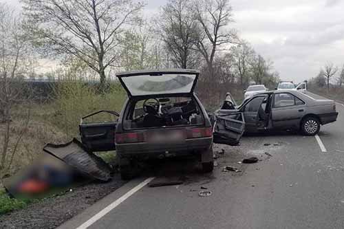 На Полтавщині поліція встановлює обставини ДТП, в якій загинув водій