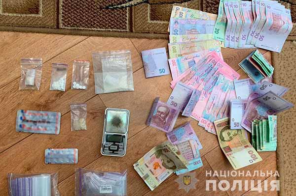 На Полтавщині поліція викрила двох мешканців Кременчука у незаконному зберіганні наркотиків