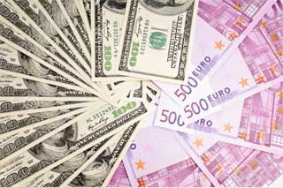 Вибори в Україні ще тривають, а валюта вже подорожчала