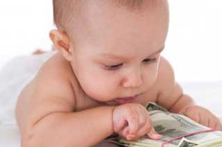 Батьки, які виховують дітей самотужки, отримуватимуть соцвиплати за новим порядком