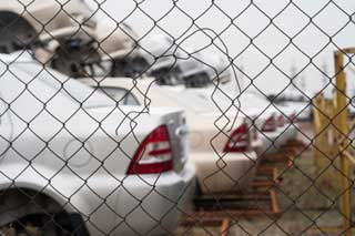 Как определяют таможенную стоимость автомобилей при ввозе их в Украину?