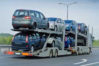 В Україну хлинув потік старих іномарок