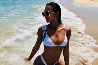 "Ангел" Victoria's Secret показала фігуру топлес: звабливі кадри