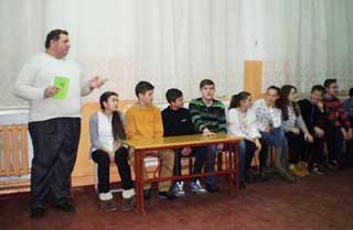 Гребінківська гімназія: Товариська зустріч юних акторів