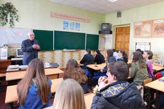 Гребінківська ЗОШ №4: Вічна слава героям! Ми низько вклоняємось їм!