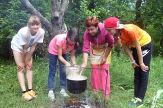 Розважально-ігрова програма " Козацькі забави