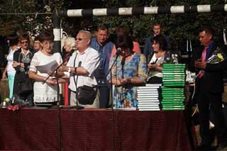 Голова Полтавської обласної ради Олександр Біленький передав "Подарунковий сертифікат"