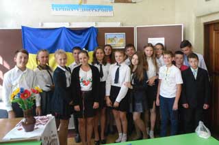 Гребінківська ЗОШ №4: "Щоб у серці жила Батьківщина"