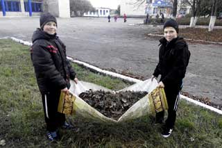 Тарасівська школа: Підсумки осіннього місячника чистоти та благоустрію прилеглих територій