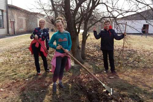 Гребінківська школа №4: Двомісячник з благоустрою території