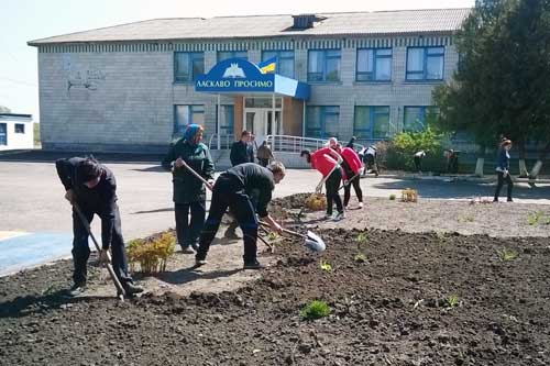 Тарасівська школа: 26 квітня Весняний двомісячник з благоустрою