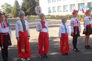 Гребінківська школа №4: Нащадки козаків