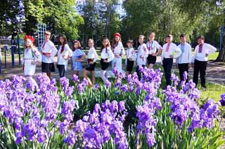 Гребінківська школа №4: Вишиванками розквітла Україна