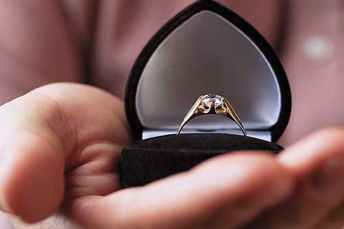 Необычные обручальные кольца на помолвку