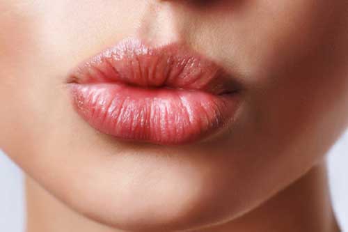 Как избавиться от трещин в уголках губ: лайфхаки от экспертов