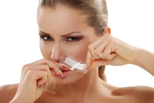 Чому на обличчі у жінок росте волосся