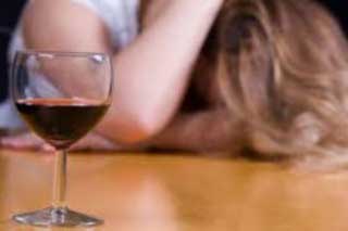  В Украине каждая вторая <b>девушка</b> 15-17 лет употребляет алкоголь, - исследование 