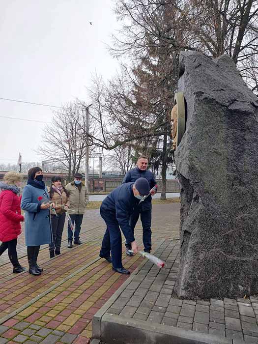 21 листопада вся Україна відзначає День Гідності та Свободи 21 листопада вся Україна відзначає День Гідності та Свободи
