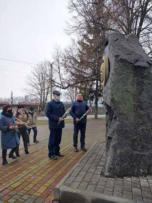 21 листопада вся Україна відзначає День Гідності та Свободи 21 листопада вся Україна відзначає День Гідності та Свободи