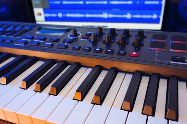 MIDI-контроллер в написании песен, мелодий