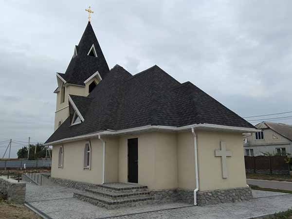 Свято-Михайлівський храм ПЦУ у Івонченцях Свято-Михайлівський храм ПЦУ у Івонченцях