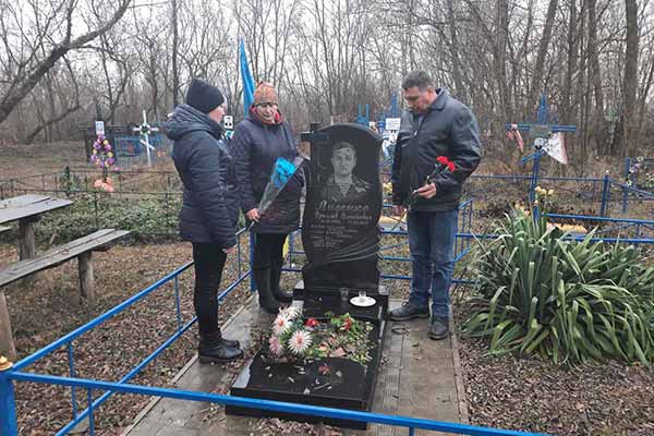 21 листопада вся Україна відзначає День Гідності та Свободи 21 листопада вся Україна відзначає День Гідності та Свободи