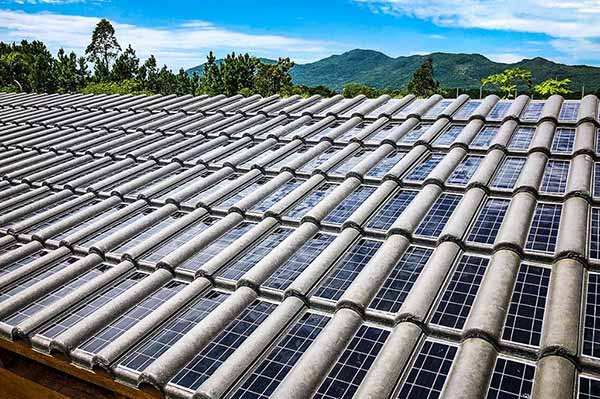 Сонячна черепицю для фотоелектричних систем, інтегрованих у будівлі