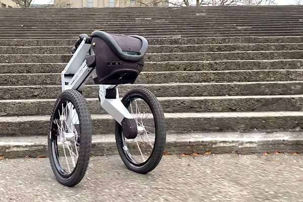 робот Ascento Pro з моторизованими колесами