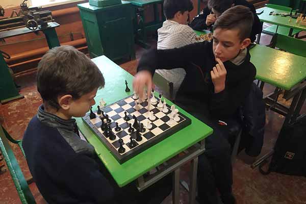 шкільні матчеві зустрічі з шахів та шашок