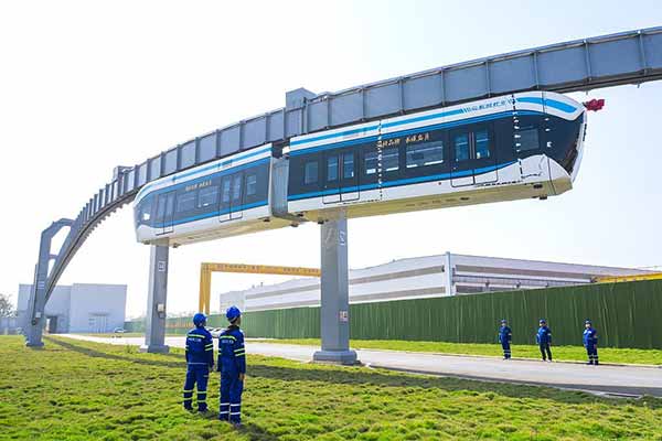 У Китаї створили поїзд Sky-train, який ширяє в повітрі