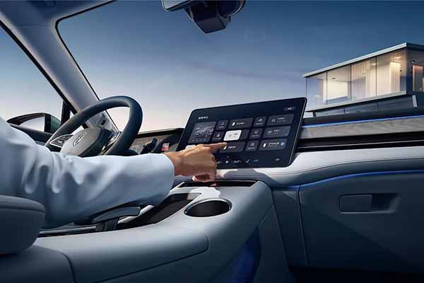 Виробник телефонів Huawei виводить на ринок новий електромобіль Aito M