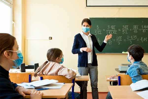 Прем’єр-міністр: У 2021 році зарплати вчителів збільшилися на 25% Прем’єр-міністр: У 2021 році зарплати вчителів збільшилися на 25%