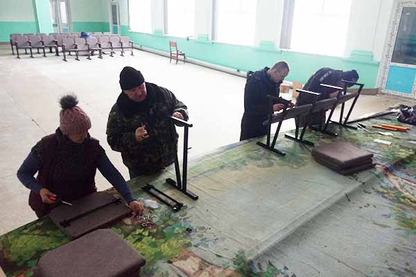 Для глядацької зали Почаївського СБК придбано нові крісла